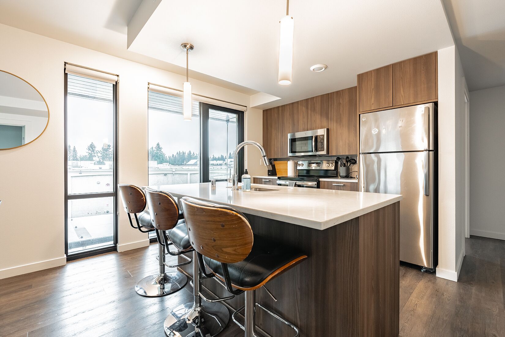 雪櫃、微波爐、焗爐、爐具