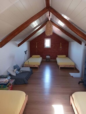 2 bedrooms, iron/ironing board, internet, bed sheets