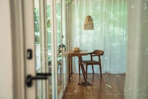 Vila luxo, 2 quartos, de frente para a praia | Área de estar