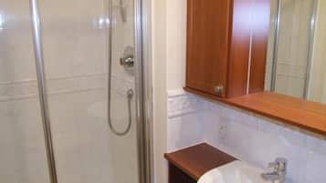 Apartment | Bathroom | Combined shower/bathtub, deep-soaking bathtub, towels, toilet paper