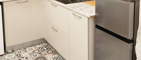 Fridge, microwave, stovetop, coffee/tea maker