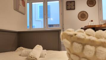 1 bedroom, travel cot, WiFi, bed sheets