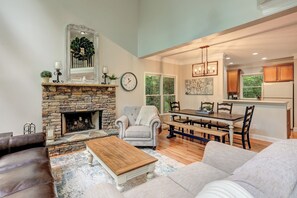 تلفزيون ذكي، مدفأة، كرة قدم الطاولة، تنس طاولة