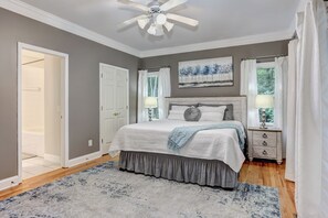 4 bedrooms, desk, iron/ironing board, travel crib - Modern Mountain Retreat, Big Canoe, Views, Hot Tub, Game Room, Pet friendly (Jasper)