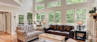 Modern deluxe Cabin, Big Canoe, Views, Hot Tub, Game Room, Pet friendly