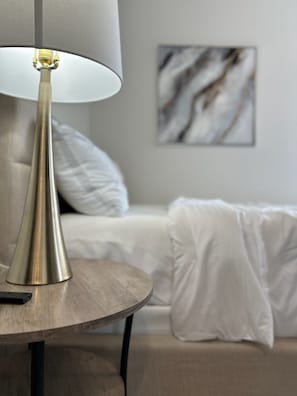 3 bedrooms, iron/ironing board, WiFi, bed sheets - The Cosmo 640 Downtown Edmond (Edmond)