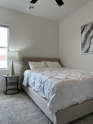 3 chambres, fer et planche à repasser, Wi-Fi, draps fournis