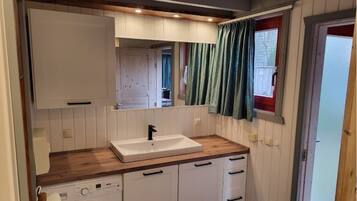 Ducha, secador de pelo, jabón