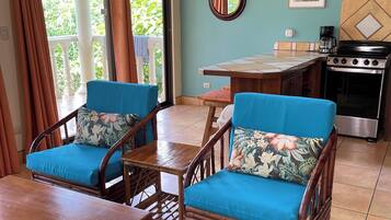 1 Schlafzimmer, hochwertige Bettwaren, Zimmersafe, individuell dekoriert