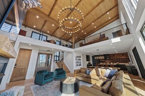 Smart TV, fireplace, video games - Blue Ridge Pines | Hot Tub, Fire Pit & Mountain View (Blue Ridge)