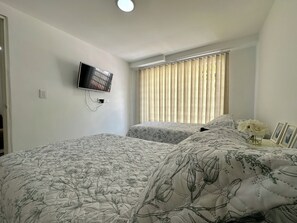 2 soverom, skrivebord, strykejern/-brett og wi-fi (inkludert)