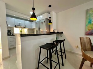 Fridge, oven, coffee/tea maker, cookware/dishes/utensils - Cozy house in quiet area (Cartago)