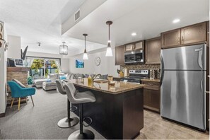 Frigorífic, microones, forn i placa de cuina