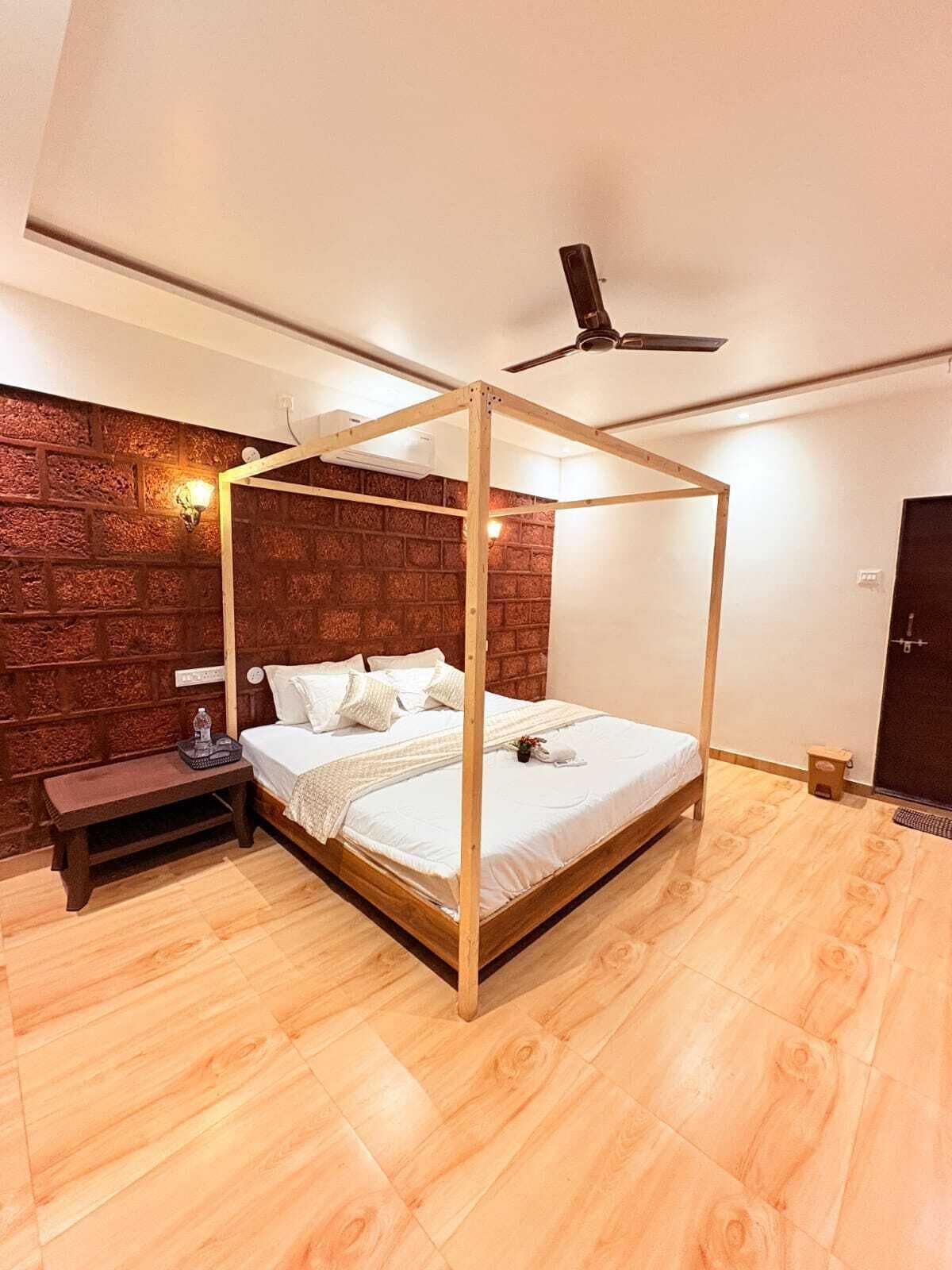 Deluxe Room, Mountain View | Living area | TV