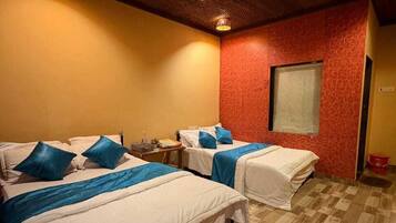 Chambre Familiale, 2 lits doubles, vue montagne | Terrasse/Patio