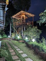 Comfort-Doppel- oder -Zweibettzimmer, 2 Doppelbetten, Bergblick | Terrasse/Patio