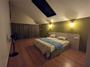 Deluxe Room, Mountain View | Desk, laptop workspace, soundproofing - Chardara Agro Tourism (Jaoli)