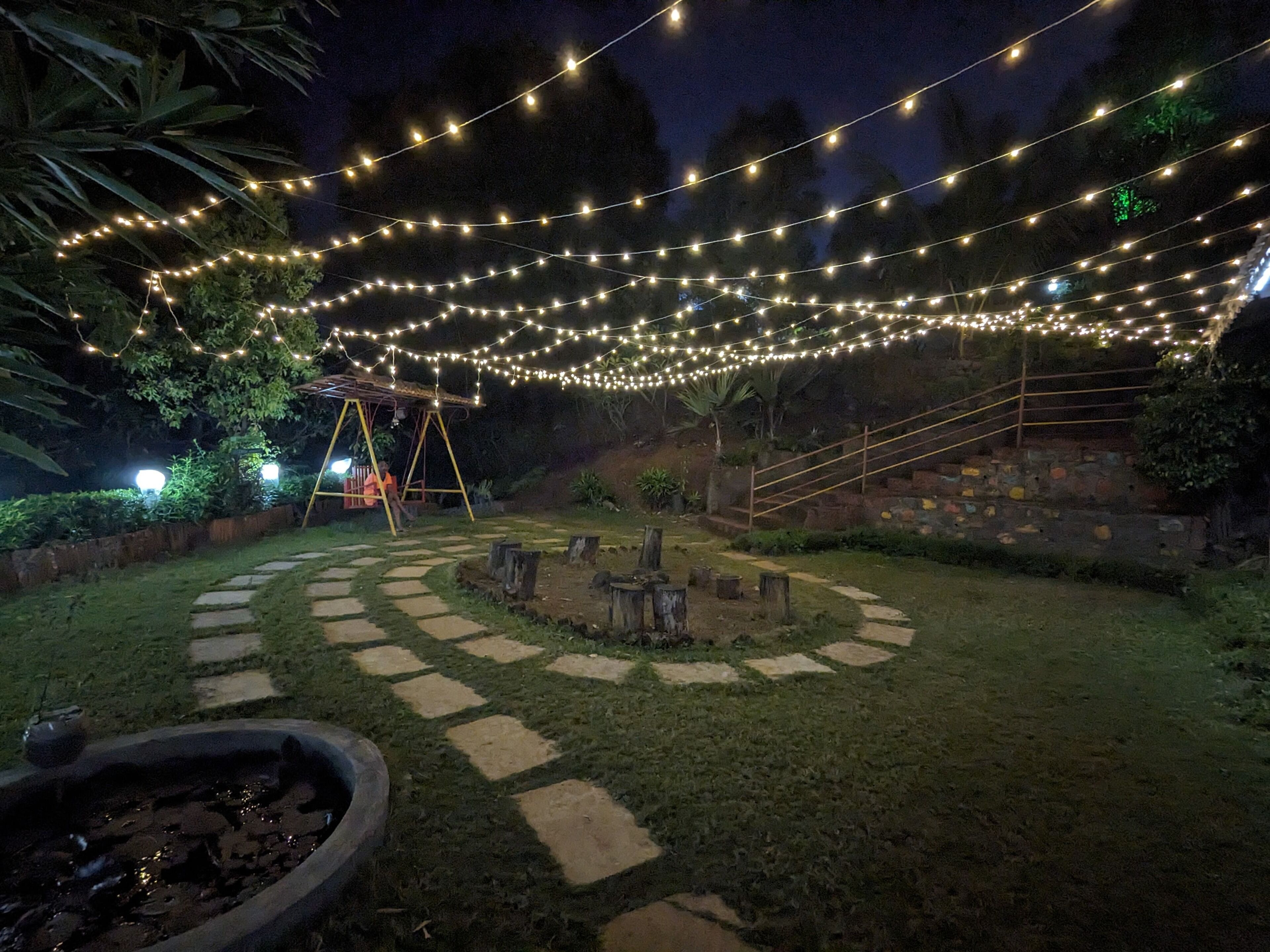 Comfort Double or Twin Room, 2 Double Beds, Mountain View | Living area | TV