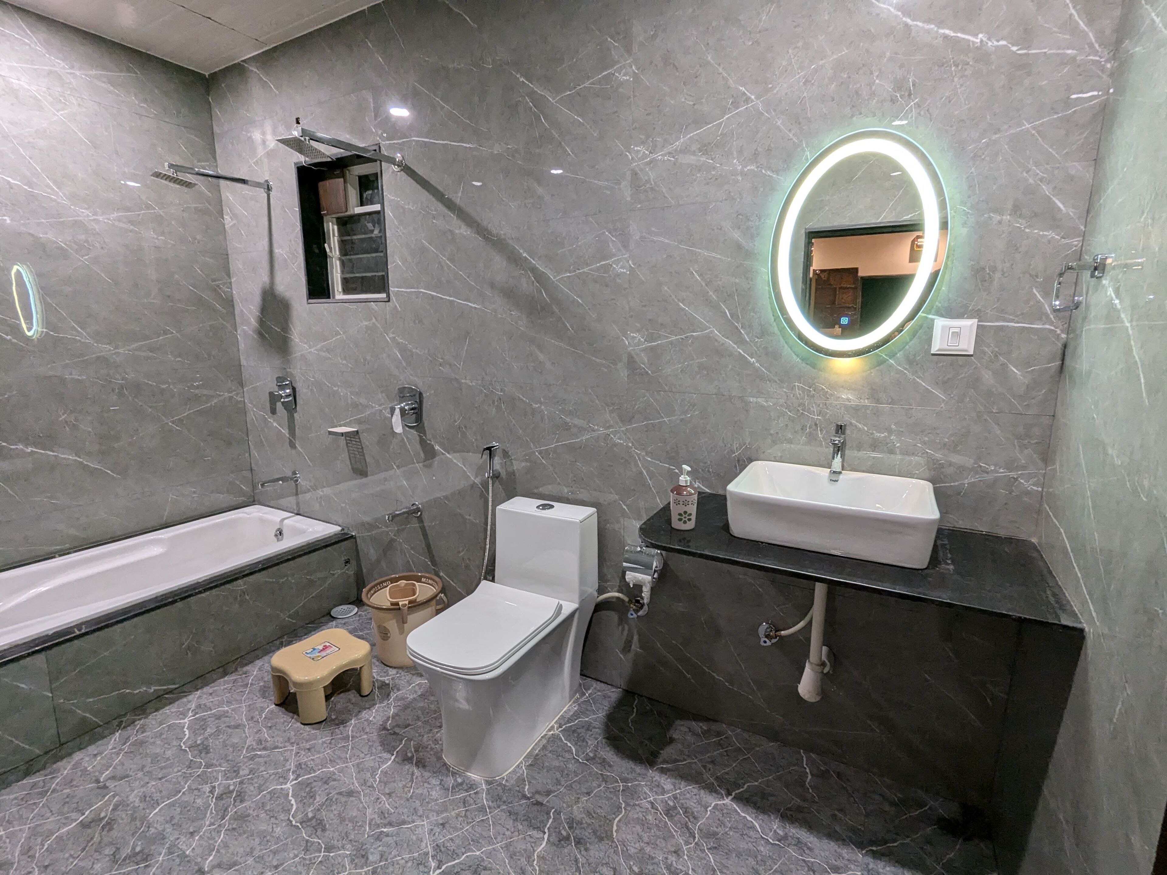 Deluxe Room, Mountain View | Bathroom | Shower, towels, soap, shampoo