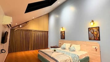 Phòng có thiết kế đặc sắc, quang cảnh núi | Phòng tắm | Buồng tắm vòi sen, khăn tắm, xà phòng, dầu gội