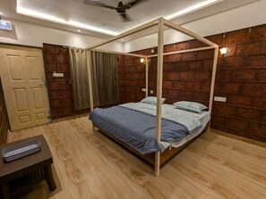 Bureau, espace de travail pour ordinateur portable