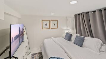 3 chambres, bureau, fer et planche Ă repasser, lit parapluie