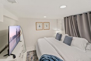 3 間睡房、書桌、熨斗/熨衫板、可攜式嬰兒床