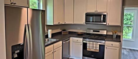 Refrigerador, microondas, horno, placa de cocina