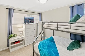3 bedrooms, desk, iron/ironing board, travel cot