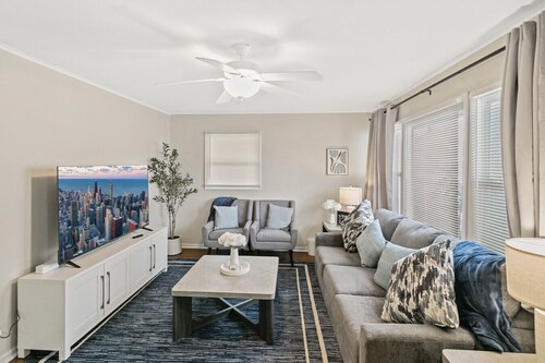 Charming 3 bed 1 story Home near Naval Base!