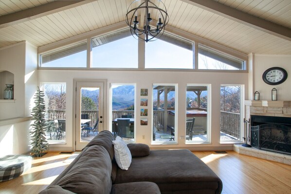 Smart-tv en een open haard