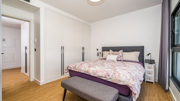 2 bedrooms, iron/ironing board, travel cot, free WiFi