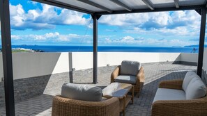 Terrace/patio - Ozeanica Heights by LovelyStay (Gaula)