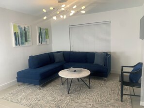 Living area - 3-bedroom house in  Hurst with WiFi, AC (Hurst)