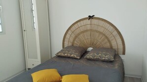 1 bedroom, iron/ironing board, bed sheets - Marie-France's comfort bungalow  (Baillif)