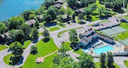 Lake Cumberland Cozy 1 Bedroom 7-3 Woodson Bend Resort Condo Bronston Ky