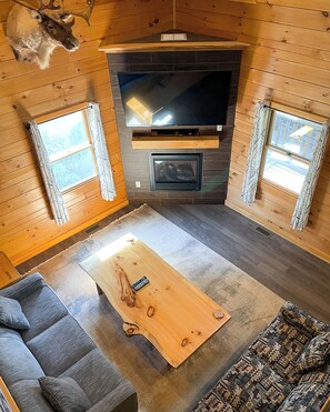 Living area - Cozy 3-bedroom Duplex cabin - 1 Side - in peaceful Intervale with WiFi, AC (Intervale)