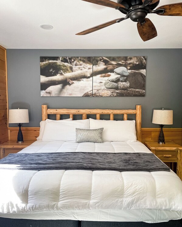 3 bedrooms, iron/ironing board, WiFi, bed sheets - Cozy 3-bedroom Duplex cabin - 1 Side - in peaceful Intervale with WiFi, AC (Intervale)