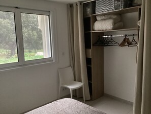 1 chambre, fer et planche à repasser, lit parapluie, Wi-Fi gratuit