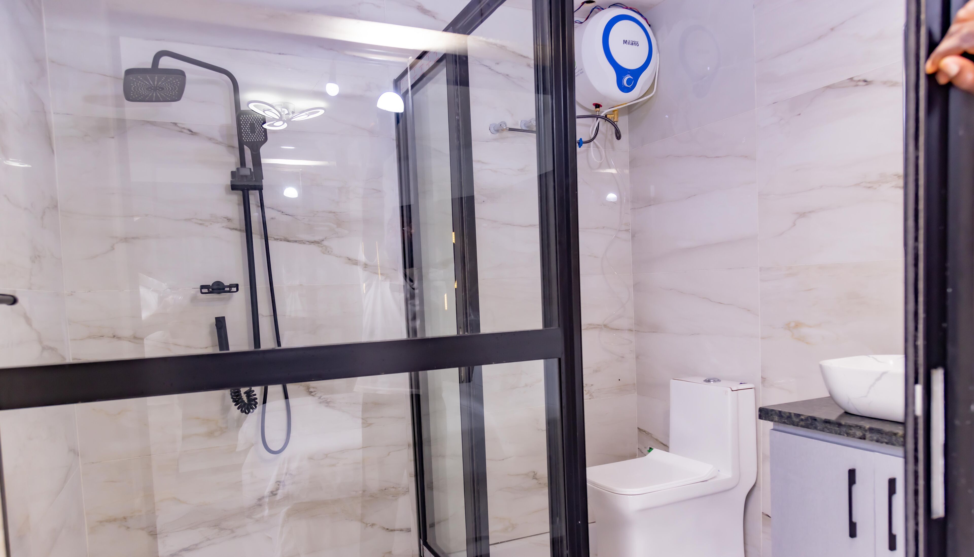 Presidential Apartment, Pool View | Bathroom | Shower, free toiletries, hair dryer, towels