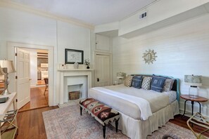 3 slaapkamers, een strijkplank/strijkijzer, wifi, beddengoed