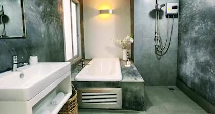 Stylish Sea-View Apartment Suite in Prime Location