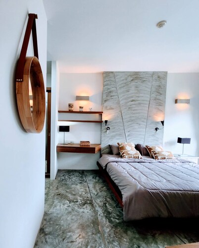 Stylish Sea-View Apartment Suite in Prime Location