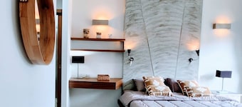 Stylish Sea-View Apartment Suite in Prime Location