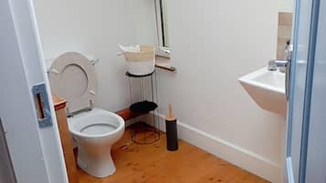 Bruser, hårtørrer, håndklæder, Sæbe