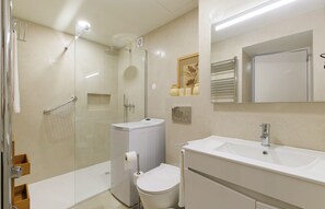 Classic Studio, Sea View | Bathroom - Apartamentos do Mar - Pikis Flat (Funchal)