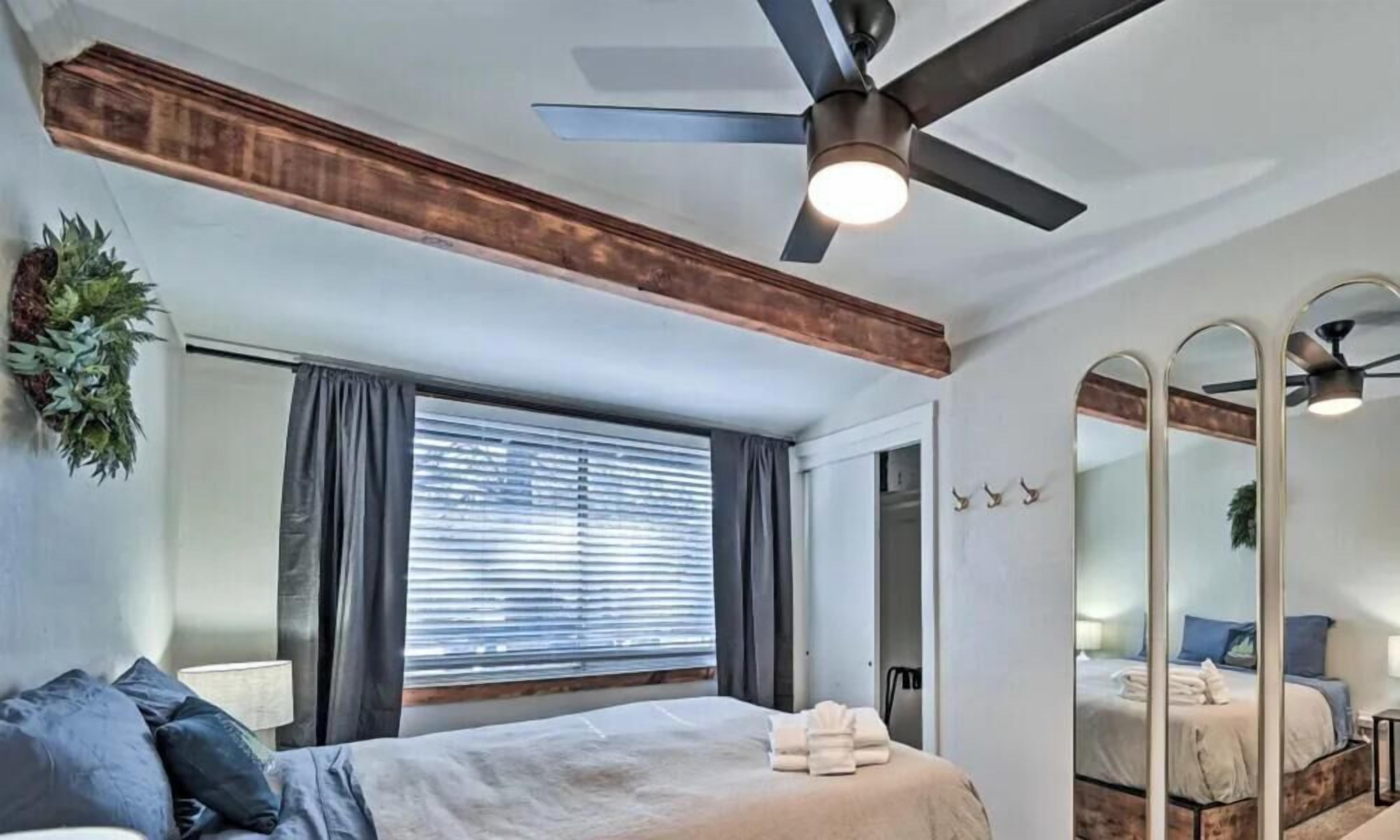 3 soverom, safe på rommet, strykejern/-brett og reiseseng for barn