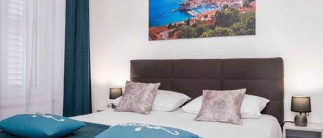 Iron/ironing board, WiFi, bed sheets