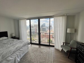 2 bedrooms, desk, iron/ironing board, WiFi