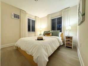 2 bedrooms, iron/ironing board, WiFi, bed sheets - Coral Gables Apartment (Coral Gables)